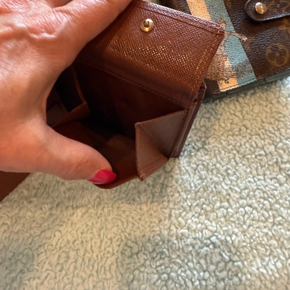 Louis Vuitton wallets - Picture 12 of 13